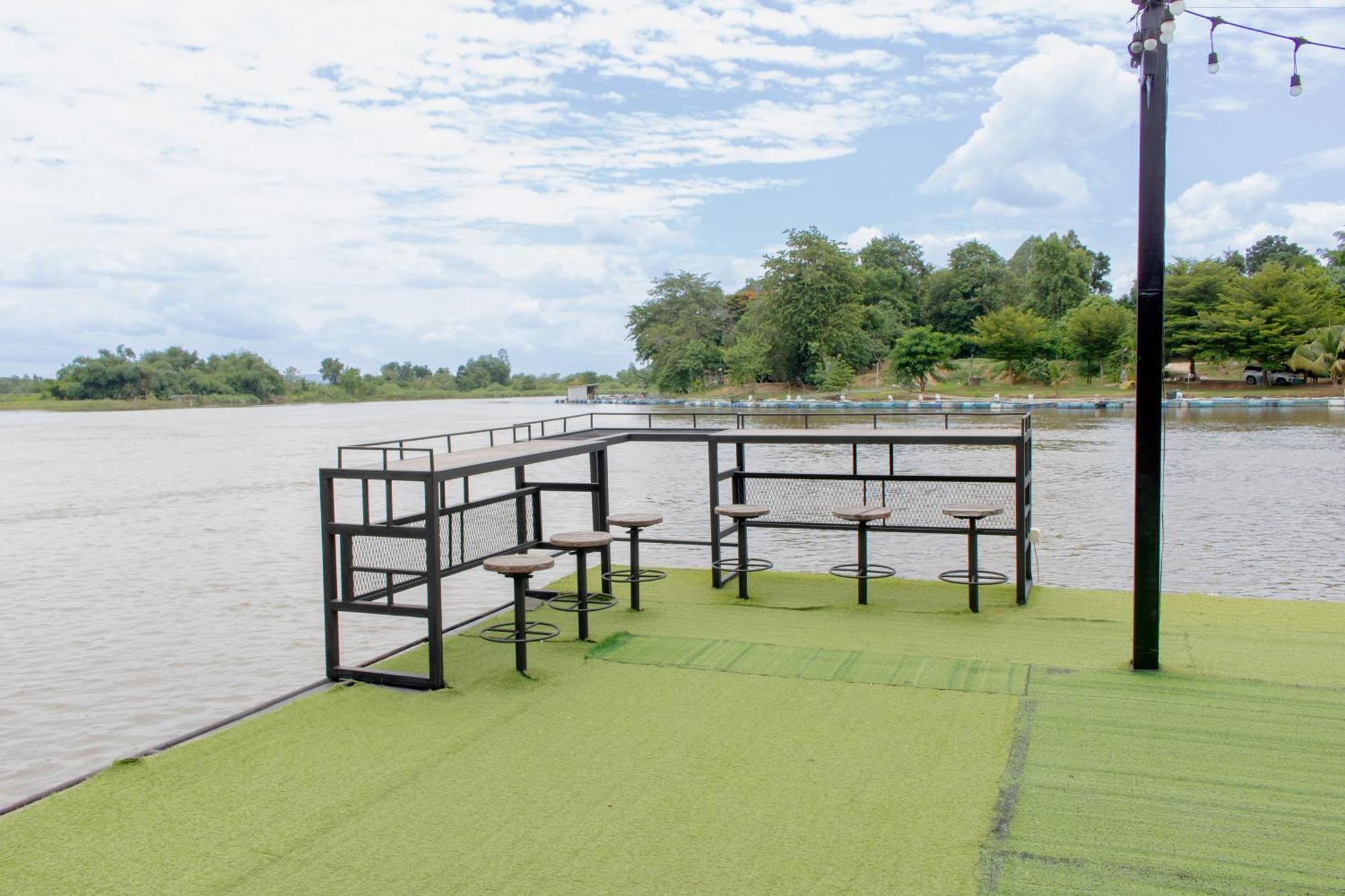 Namsai Resort Kanchanaburi City Exteriör bild